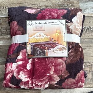 🌸. Soft Blanket - Elegant Floral in Red and Brown